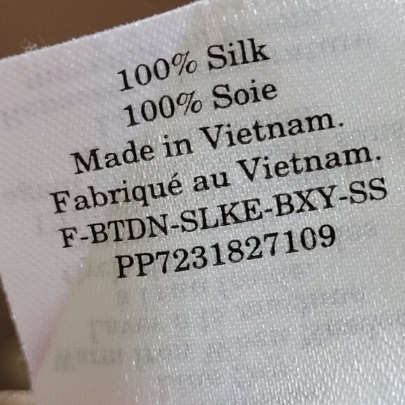 Everlane The Boxy Shirt in Washable Silk - Picture 14 of 16